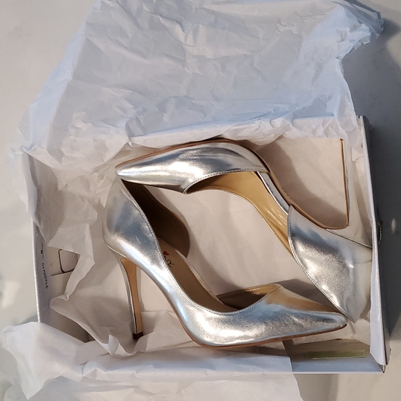 Gorgeous Silver pump! - Picture 16 of 17